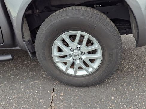 Used 2017 Nissan Frontier SV image 9