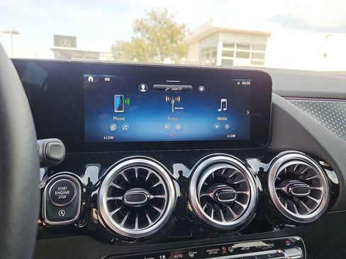 New 2025 Mercedes-Benz GLA 250 image 19