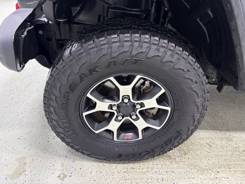 Used 2019 Jeep Wrangler Unlimited Rubicon w/ Cold Weather Group AWD/4WD image 10