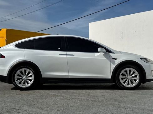 Used 2020 Tesla Model X Long Range image 2