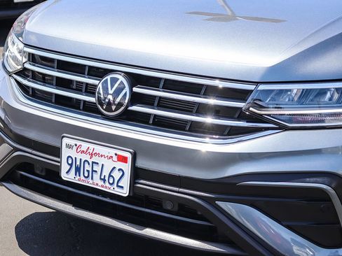 Used 2024 Volkswagen Tiguan SE FWD image 11