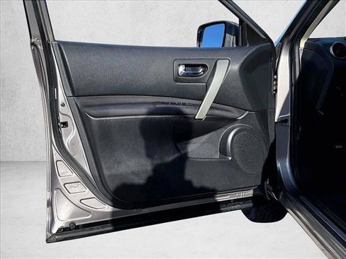Used 2015 Nissan Rogue S w/ Convenience Package FWD image 17