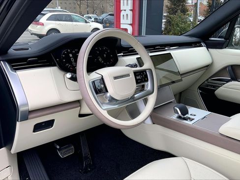 New 2026 Land Rover Range Rover Long Wheelbase SE AWD/4WD image 8