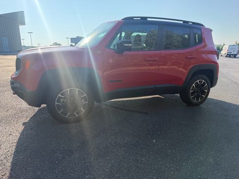 Used 2023 Jeep Renegade Trailhawk AWD/4WD image 8
