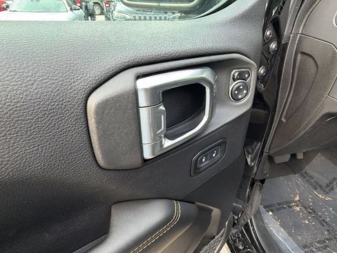 Used 2025 Jeep Wrangler Unlimited Sahara w/ Safety Group AWD/4WD image 15