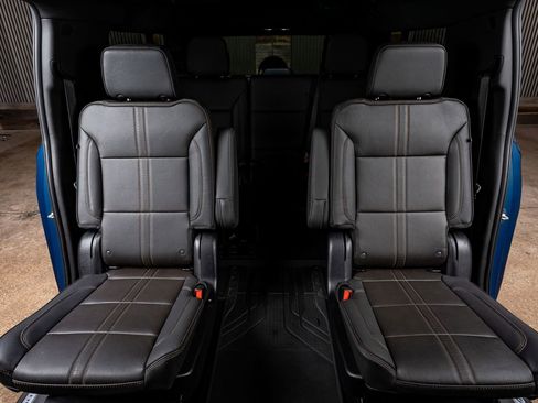 Used 2025 Chevrolet Suburban High Country image 37