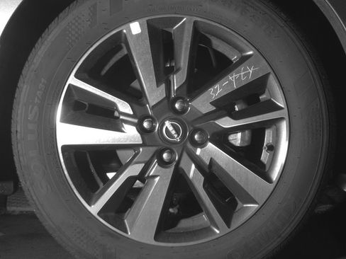 Used 2025 Nissan Versa SV image 13