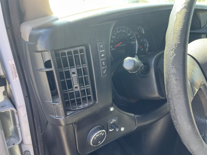 Used 2014 Chevrolet Express 2500 RWD image 17