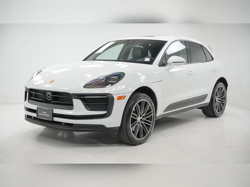 Certified 2025 Porsche Macan image 1