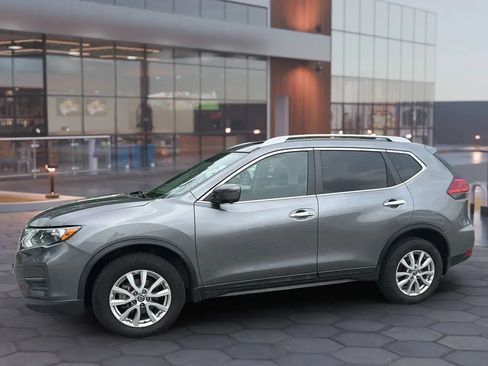 Used 2017 Nissan Rogue SV AWD/4WD image 3