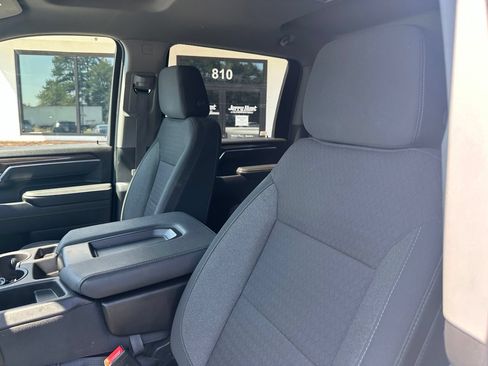 Used 2025 Chevrolet Silverado 2500 LT w/ Convenience Package AWD/4WD image 2
