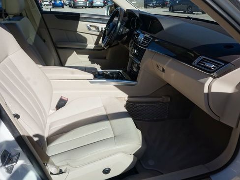 Used 2014 Mercedes-Benz E 550 4MATIC Sedan image 28