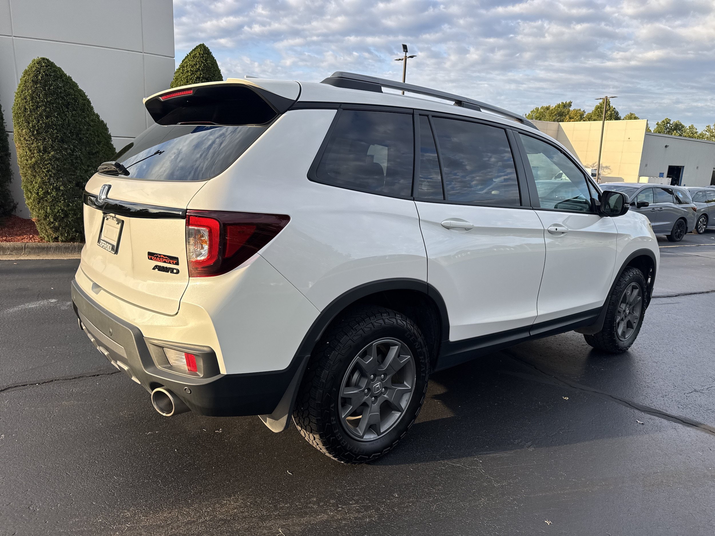 Used 2025 Honda Passport TrailSport image 4