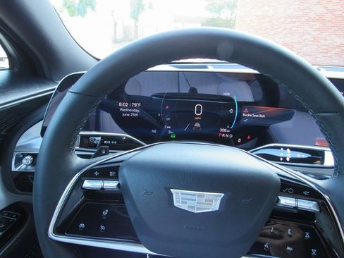 New 2025 Cadillac Lyriq Luxury image 8