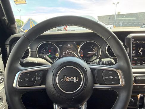Used 2023 Jeep Wrangler Unlimited Sahara AWD/4WD image 16