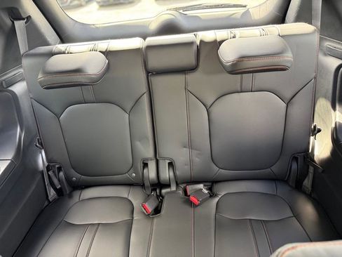 Used 2025 Honda Pilot TrailSport image 37