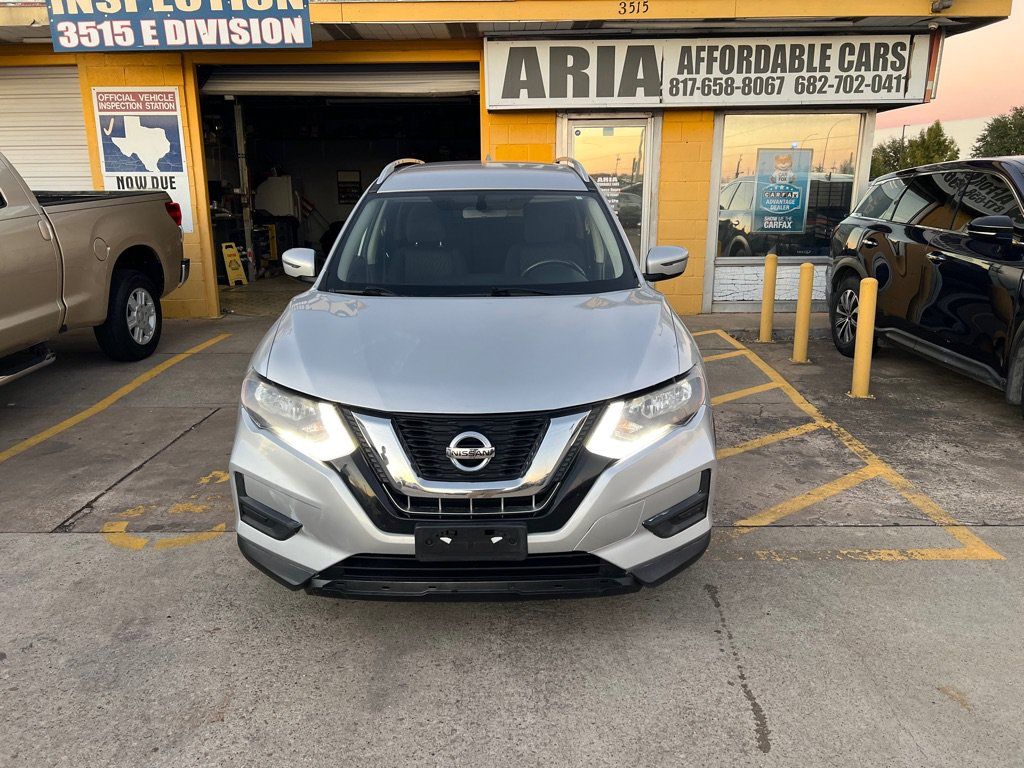 Used 2017 Nissan Rogue SV FWD image 3