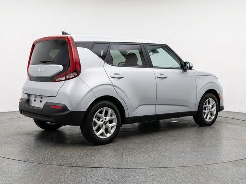 Used 2025 Kia Soul LX w/ LX Technology Package FWD image 7