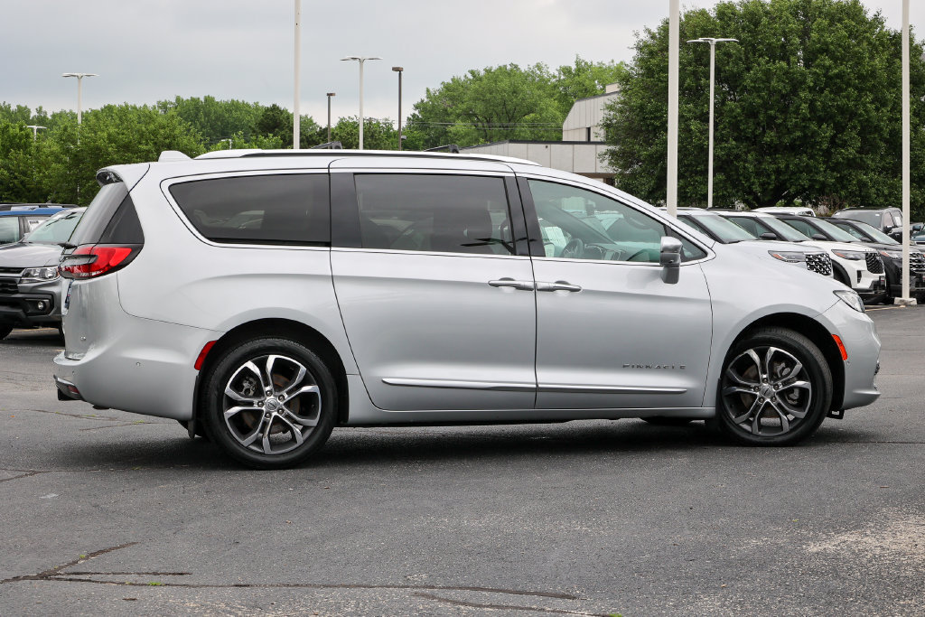 Used 2022 Chrysler Pacifica Pinnacle AWD/4WD image 23