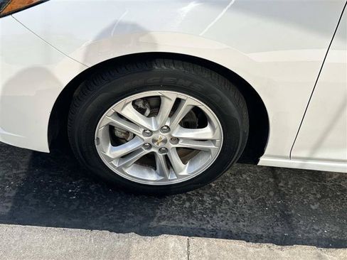 Used 2018 Chevrolet Cruze LT w/ LT True North Edition FWD image 5
