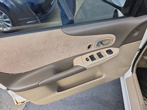 Used 2002 MAZDA Protege FWD image 10