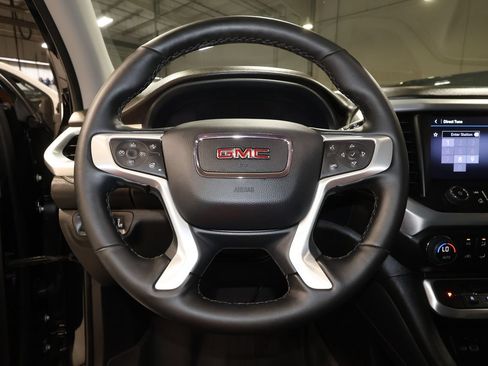 Used 2023 GMC Acadia SLT w/ Preferred Package FWD image 9