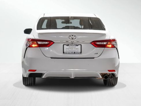 Used 2019 Toyota Camry SE image 3