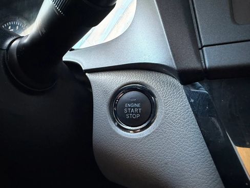 Used 2020 Toyota Sienna XLE w/ XLE Navigation Package FWD image 29