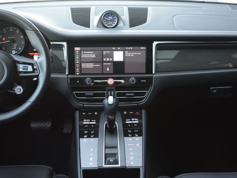 Certified 2026 Porsche Macan Turbo AWD/4WD image 19