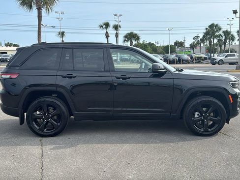 Used 2023 Jeep Grand Cherokee Limited w/ Black Appearance Package RWD image 6