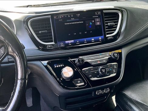 Used 2021 Chrysler Pacifica Touring-L w/ S Appearance Package FWD image 18