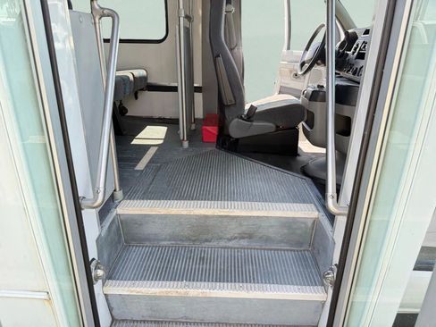 Used 2015 Ford E-350 and Econoline 350 Super Duty image 7