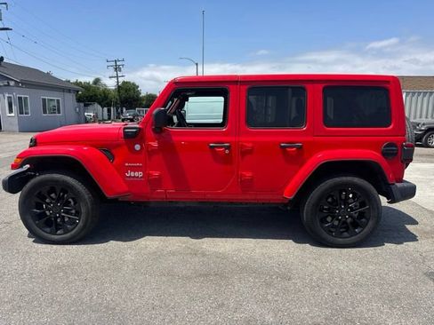 Used 2024 Jeep Wrangler Unlimited Sahara AWD/4WD image 8