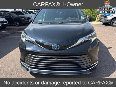 Used 2023 Toyota Sienna Platinum AWD/4WD image 2