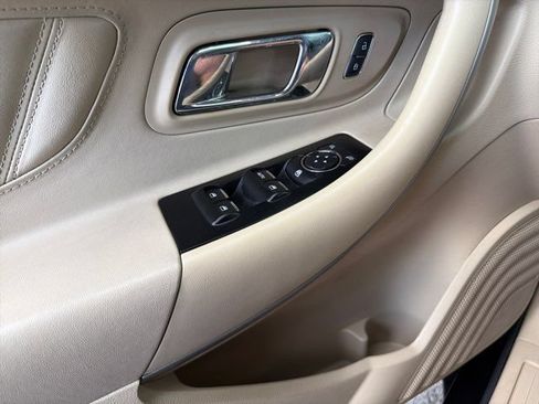 Used 2015 Ford Taurus SE FWD image 14