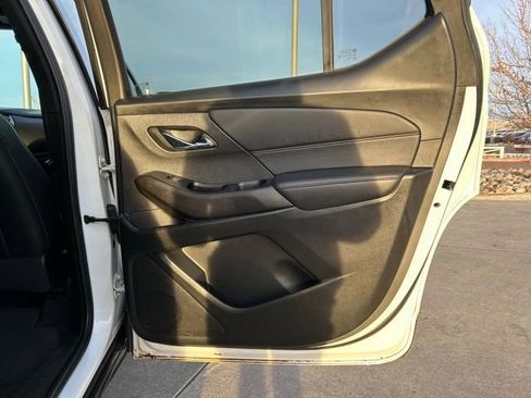 Used 2023 Chevrolet Traverse RS image 42