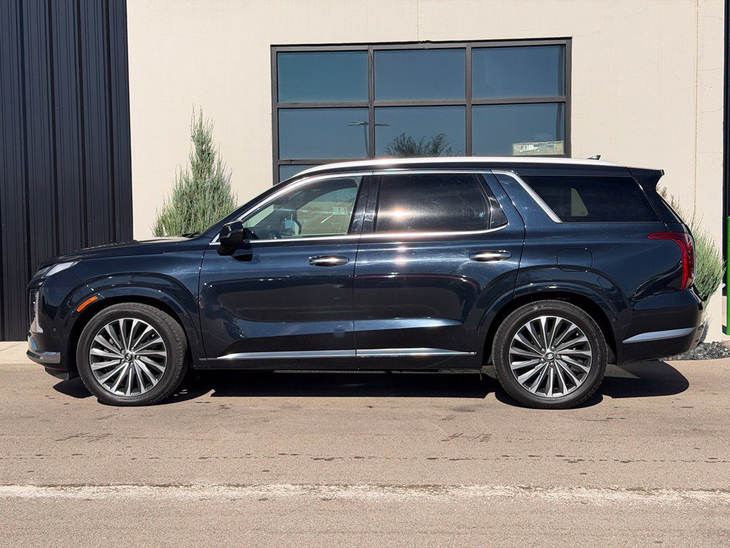 Used 2023 Hyundai Palisade Calligraphy w/ Cargo Package AWD/4WD image 2