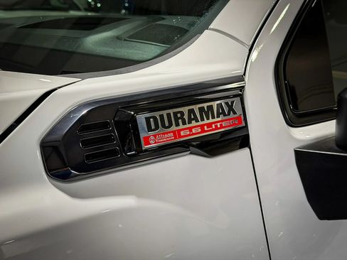 Used 2025 GMC Sierra 2500 AT4 w/ AT4 Premium Plus Package AWD/4WD image 10