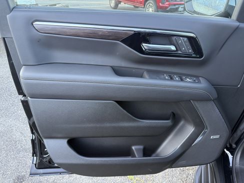 New 2025 Chevrolet Suburban Premier w/ Sun And Tow Package image 17