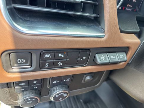 Used 2021 Chevrolet Suburban High Country image 39