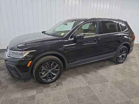 Used 2023 Volkswagen Tiguan SE AWD/4WD image 6