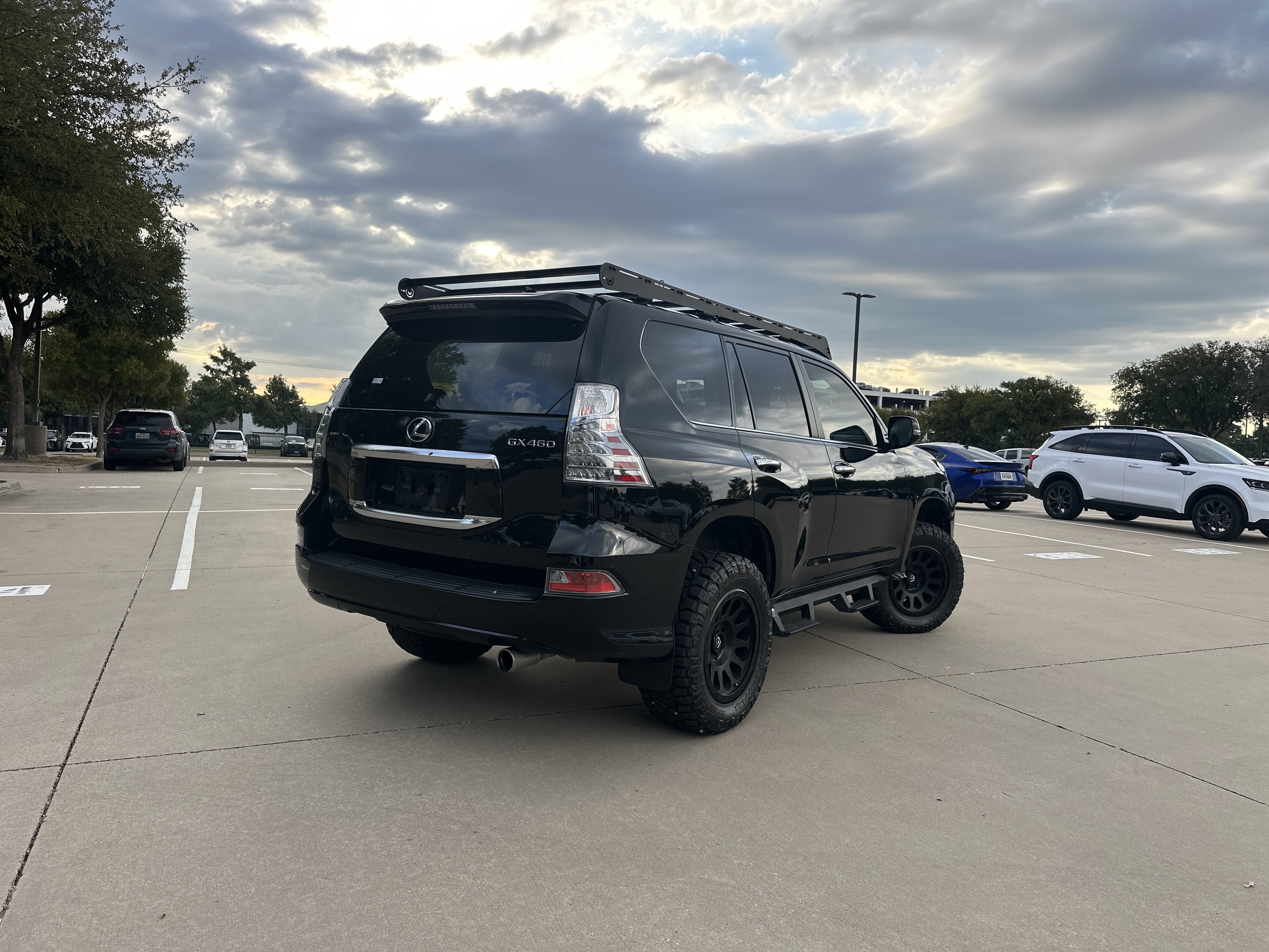 Used 2023 Lexus GX 460 Premium w/ Premium Package AWD/4WD image 2