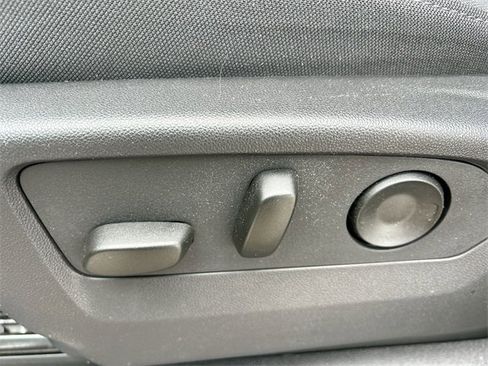 Used 2025 Chevrolet Silverado 2500 LT w/ Convenience Package image 16