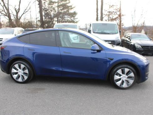 Used 2020 Tesla Model Y Long Range image 9