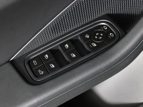 Certified 2025 Porsche Macan 4 Electric AWD/4WD image 16