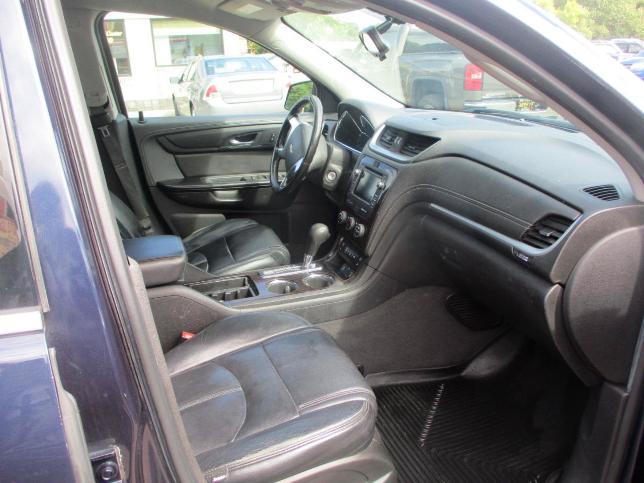 Used 2016 Chevrolet Traverse LT FWD image 8