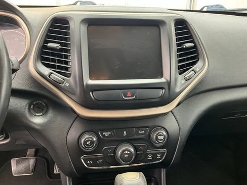 Used 2016 Jeep Cherokee Latitude AWD/4WD image 6