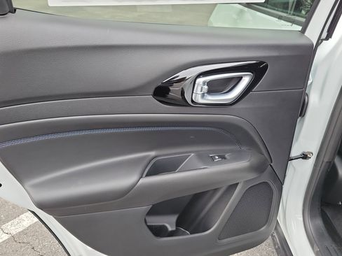 New 2026 Jeep Compass Latitude image 14