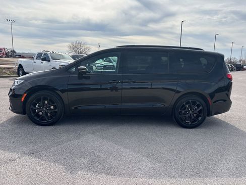 New 2026 Chrysler Pacifica Select w/ S Appearance Package image 2