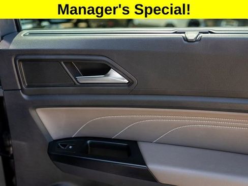 Used 2021 Volkswagen Atlas SE w/ Towing Package image 18